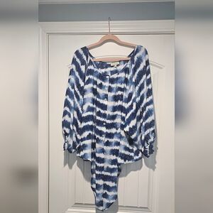 EUC Chenault XL womens blouse with tye bottom and beautiful arms